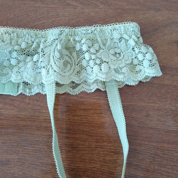 Sage green lace garter belt - Picture 8 of 10